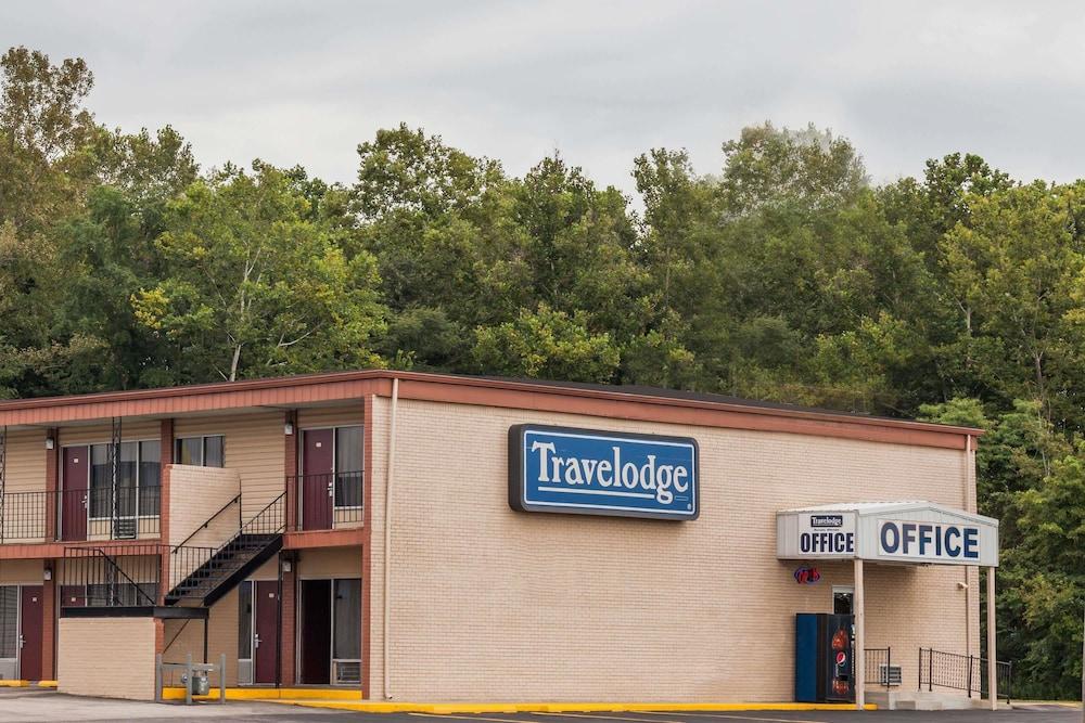 Motels that allow dogs near sale me
