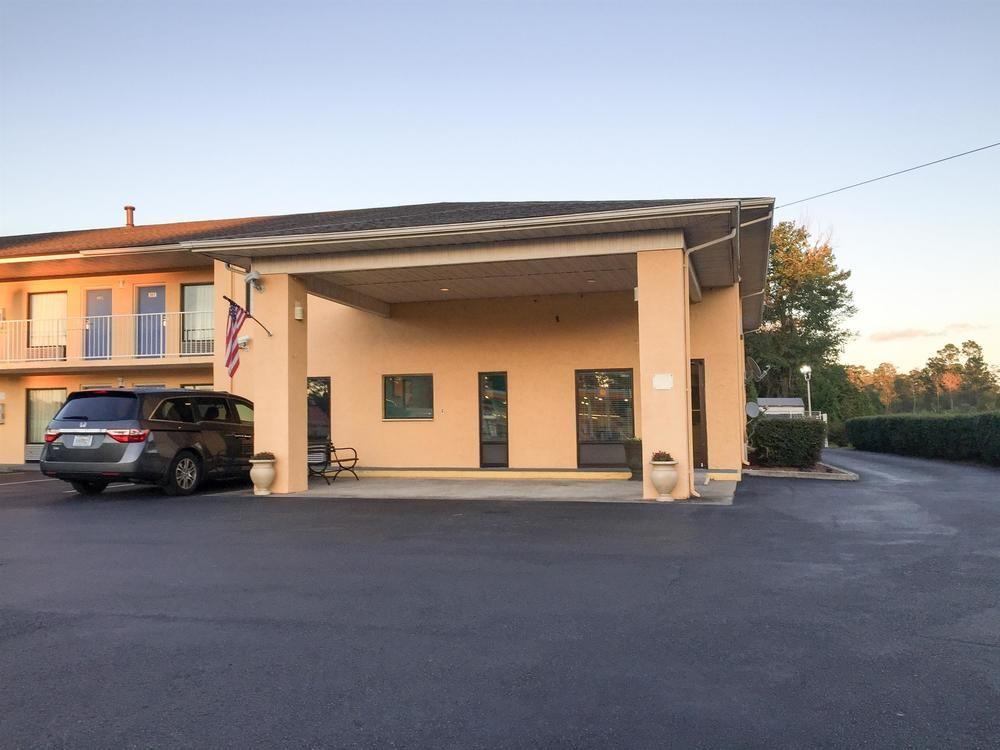 Motel 6 MacClenny Pet Policy