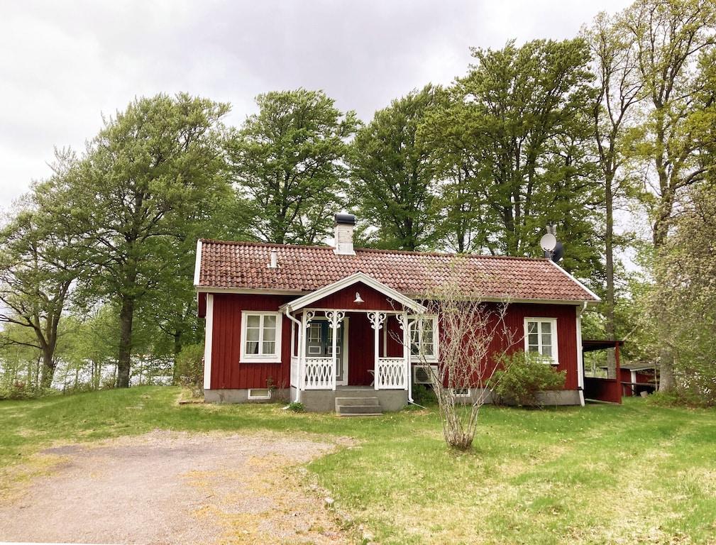 Pet Friendly Nice Holiday House Located by the Lake Bolmen