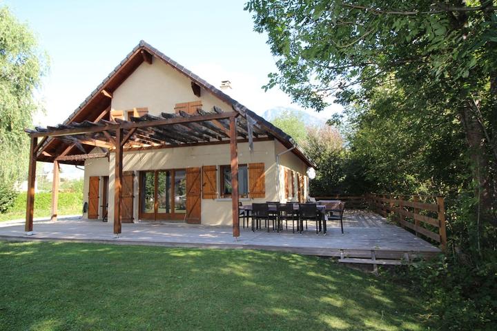 Pet Friendly Great House in Bourg d'Oisans