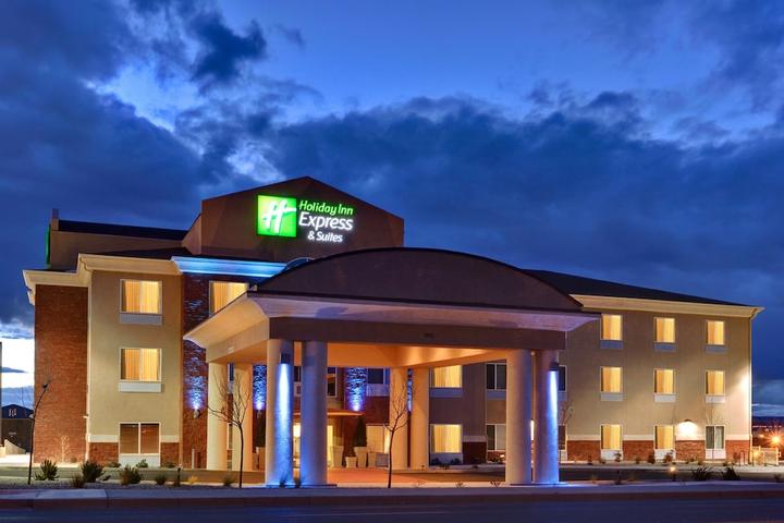 Pet Friendly Holiday Inn Express Hotel & Suites Albuquerque Airport an IHG Hotel