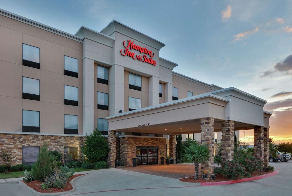 Pet Friendly Hampton Inn and Suites Fort Worth/Forest Hill