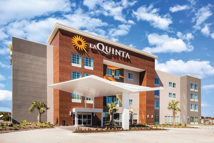 Pet Friendly La Quinta Inn & Suites by Wyndham Baton Rouge - Port Allen