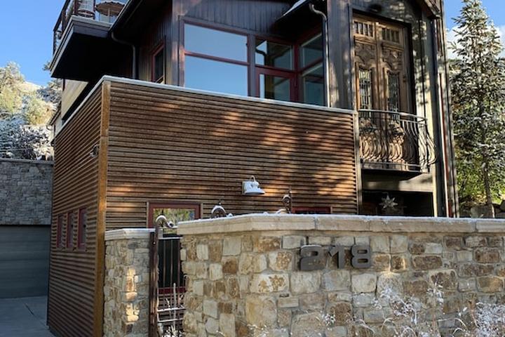 Pet Friendly Rustic Modern Home in Historic Basalt