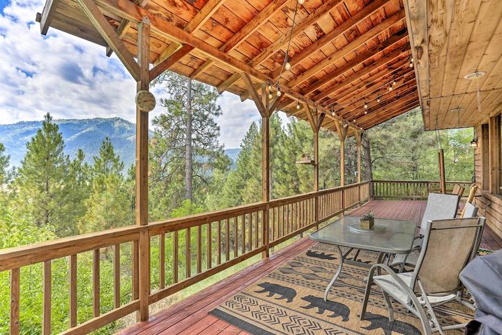 Pet Friendly Peaceful Cabin with MTN & River Views