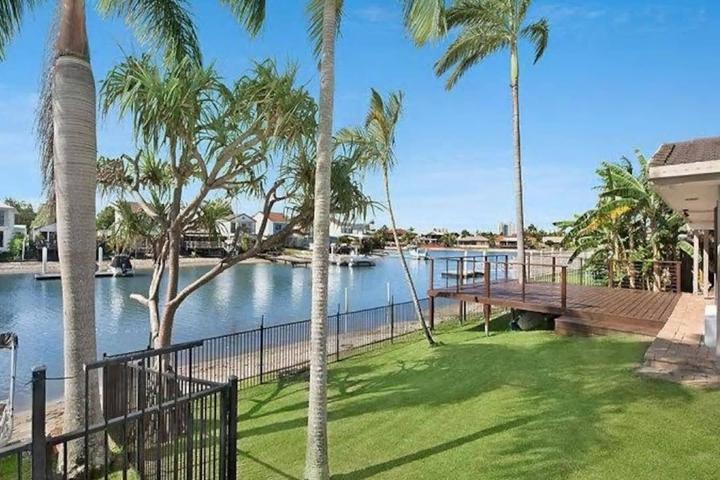 Pet Friendly The Palms Mooloolaba Water Front Home