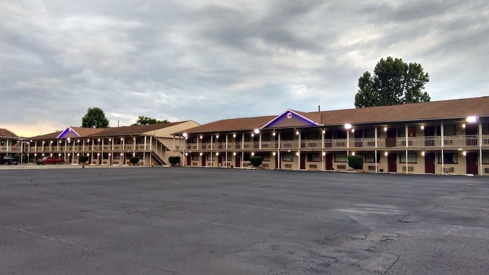 Pet Friendly Affinity Inn and Suites