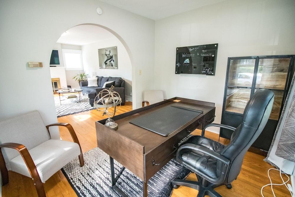 Pet Friendly Bright & Spacious Perfect for Purdue Game Days