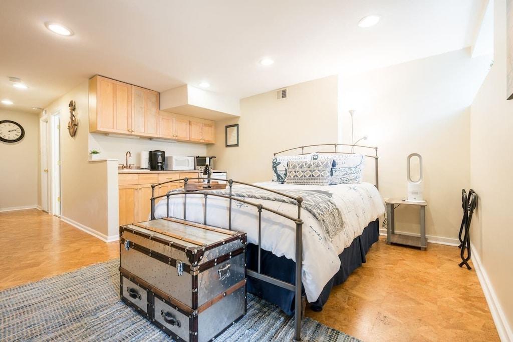 Captain's Quarters Pet Policy