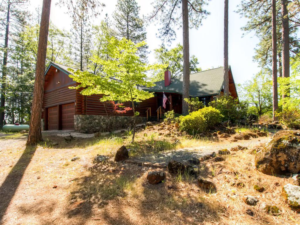 3 Bedroom Tahoe Style Log Cabin With Mountain Views Pet Policy