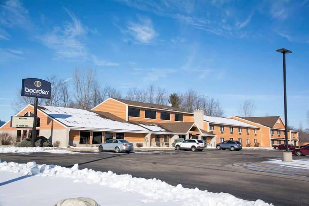 Pet Friendly Boarders Inn & Suites by Cobblestone Hotels - Wautoma