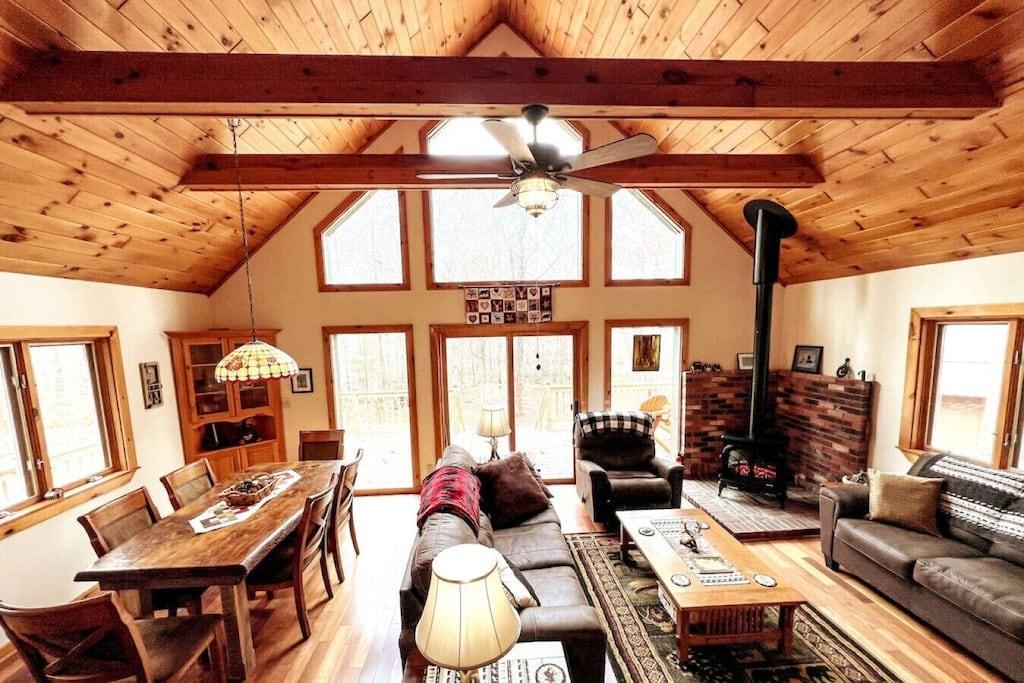 Cozy Adirondack Mountain Cabin Pet Policy