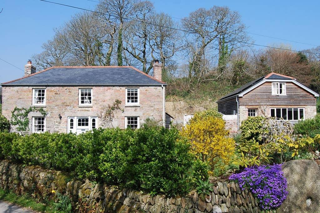 Falmouth Airbnb Rentals Pet Policy