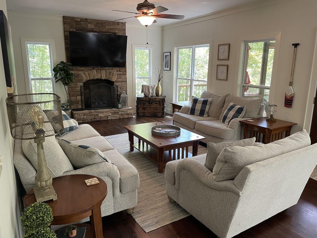 Peaceful Waterfront Home on Lake Wedowee Pet Policy