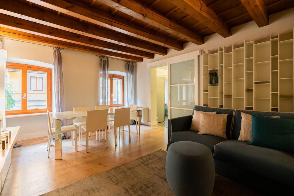 Pet Friendly Modern Apartment 50 Meters from Piazza Erbe