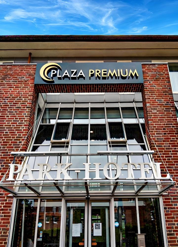 Pet Friendly PLAZA Premium Parkhotel Norderstedt