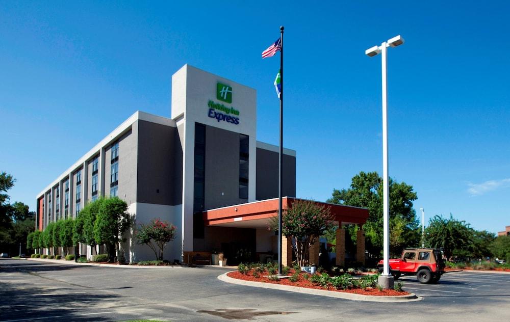 Holiday Inn Express Tallahassee I10 E an IHG Hotel Pet Policy