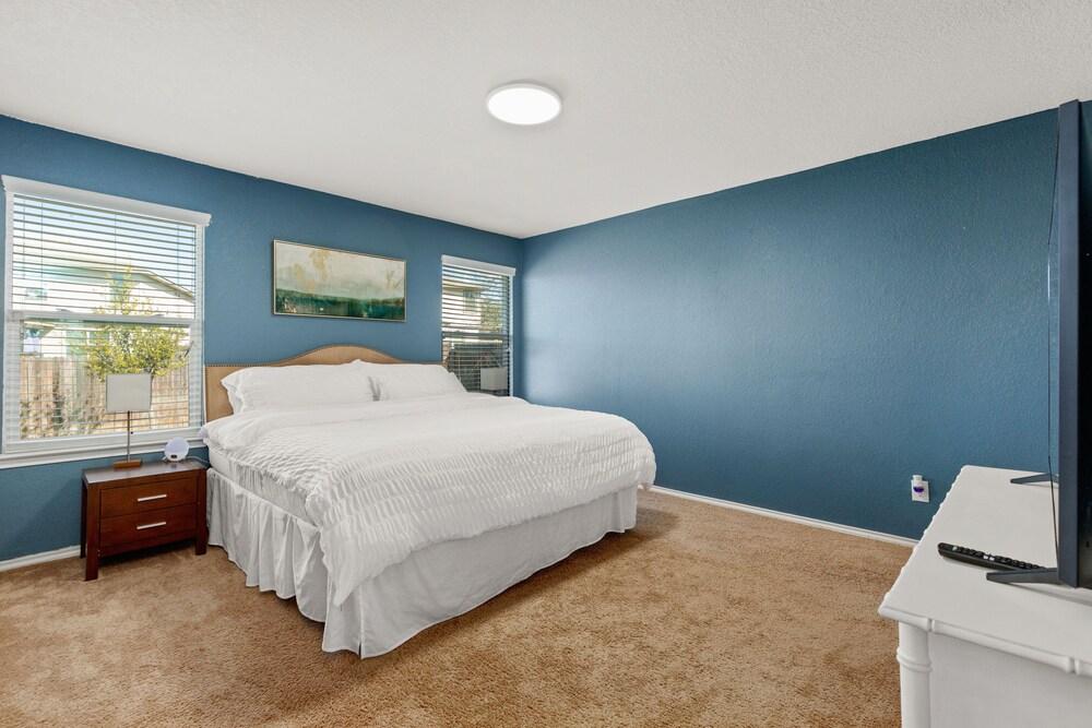 Cozy 4Bedroom Home Near Seaworld & Six Flags Pet Policy