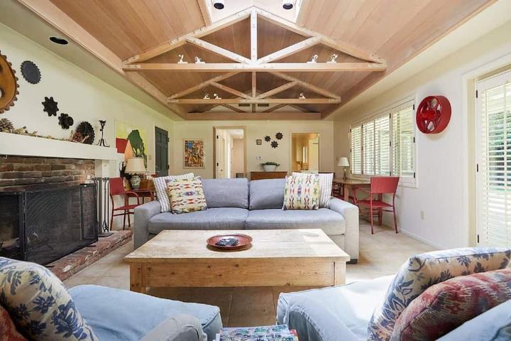 Pet Friendly Ranch-Style Home in the Napa Valley Vineyards