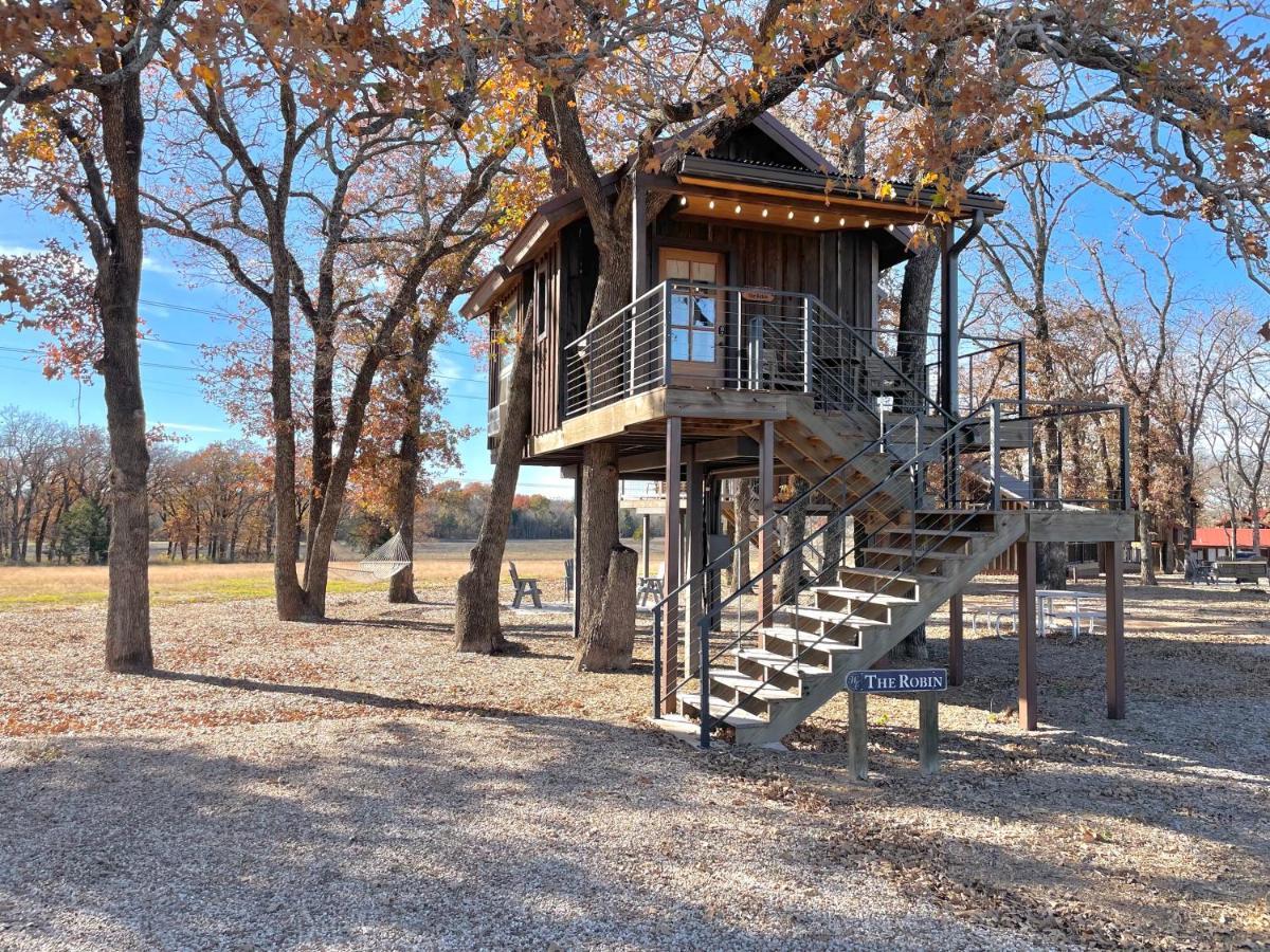 Pet Friendly The Robin Treehouse
