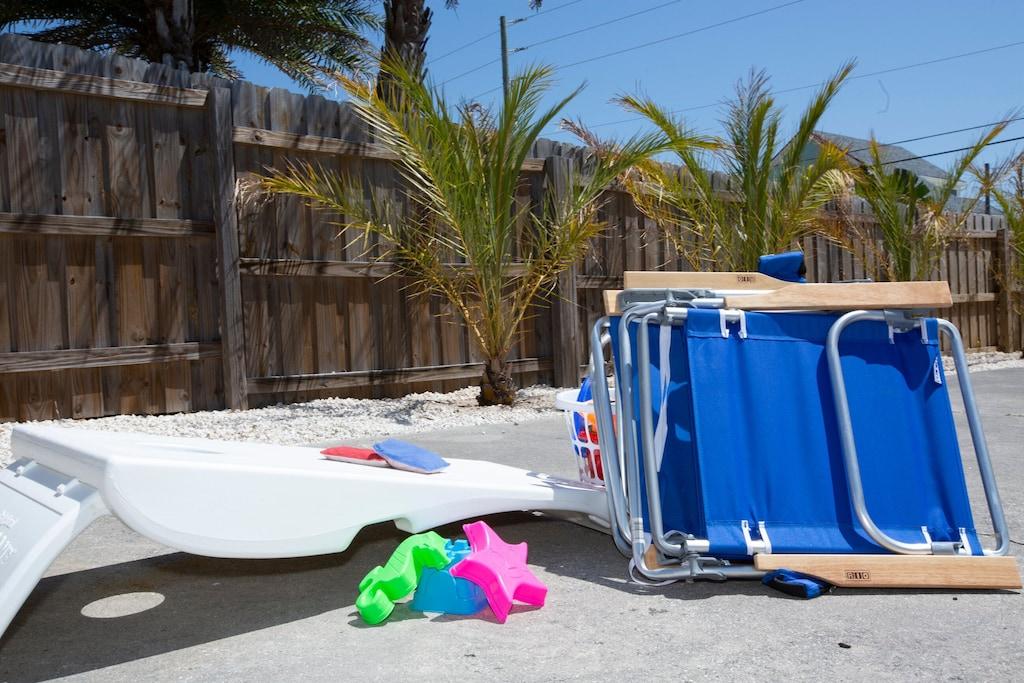 2/2 Family Friendly Duplex Steps to the Beach Pet Policy