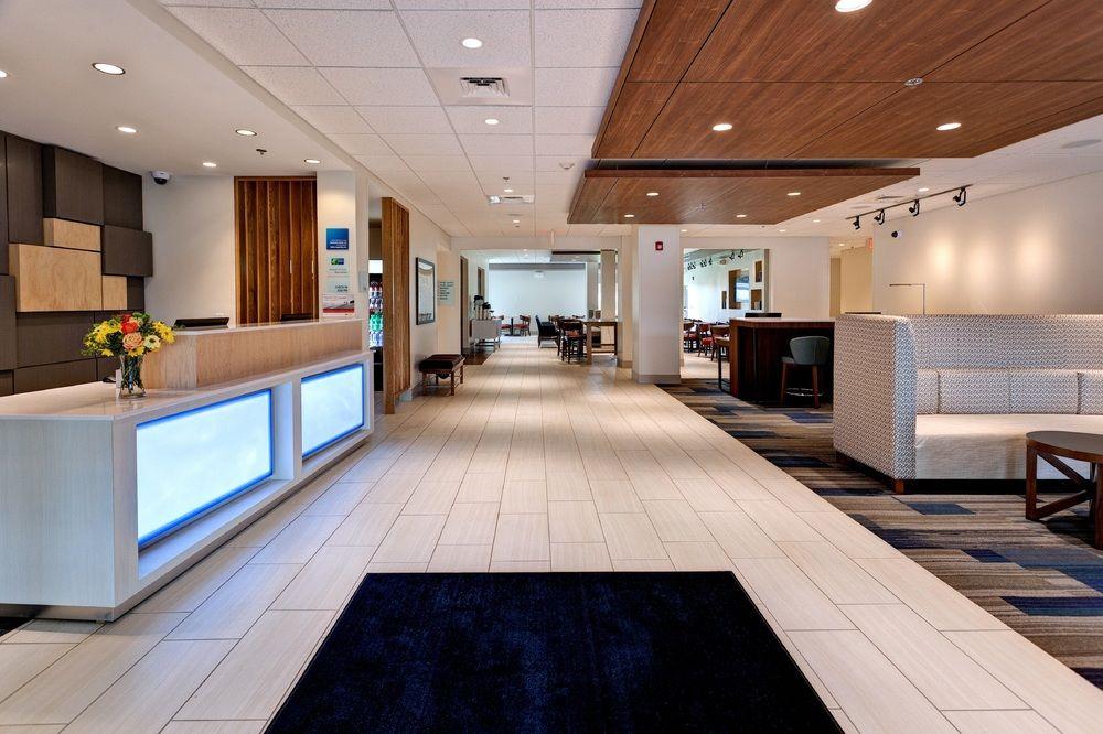 Holiday Inn Express Suites Manhattan Pet Policy