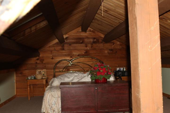 Pet Friendly Cozy 3BR Log Cabin in a Scenic Country Setting
