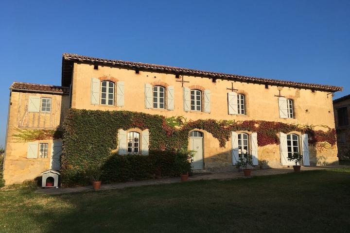 Pet Friendly 4BR Estate with Pool in Toulouse Country