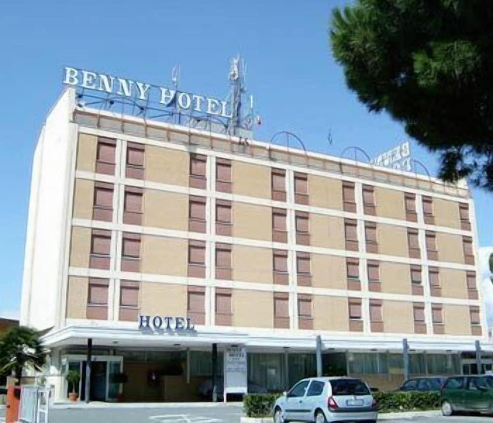 Pet Friendly Benny Hotel