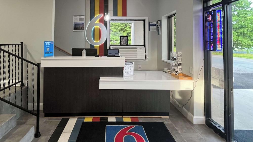 Pet Friendly Motel 6 East Windsor NJ - Hightstown