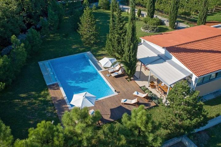 Pet Friendly Villa Albona with Pool