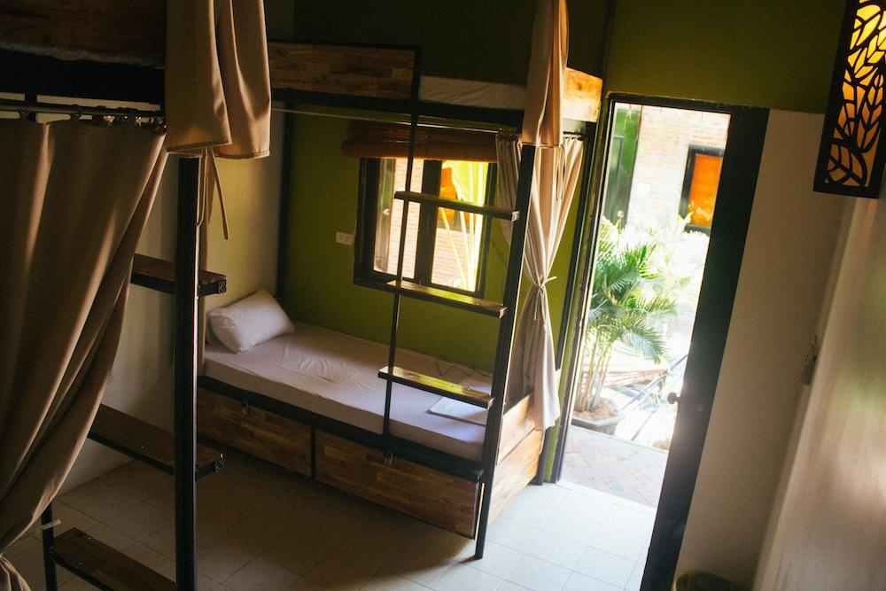 Tropic Hostel and Restaurant Pet Policy