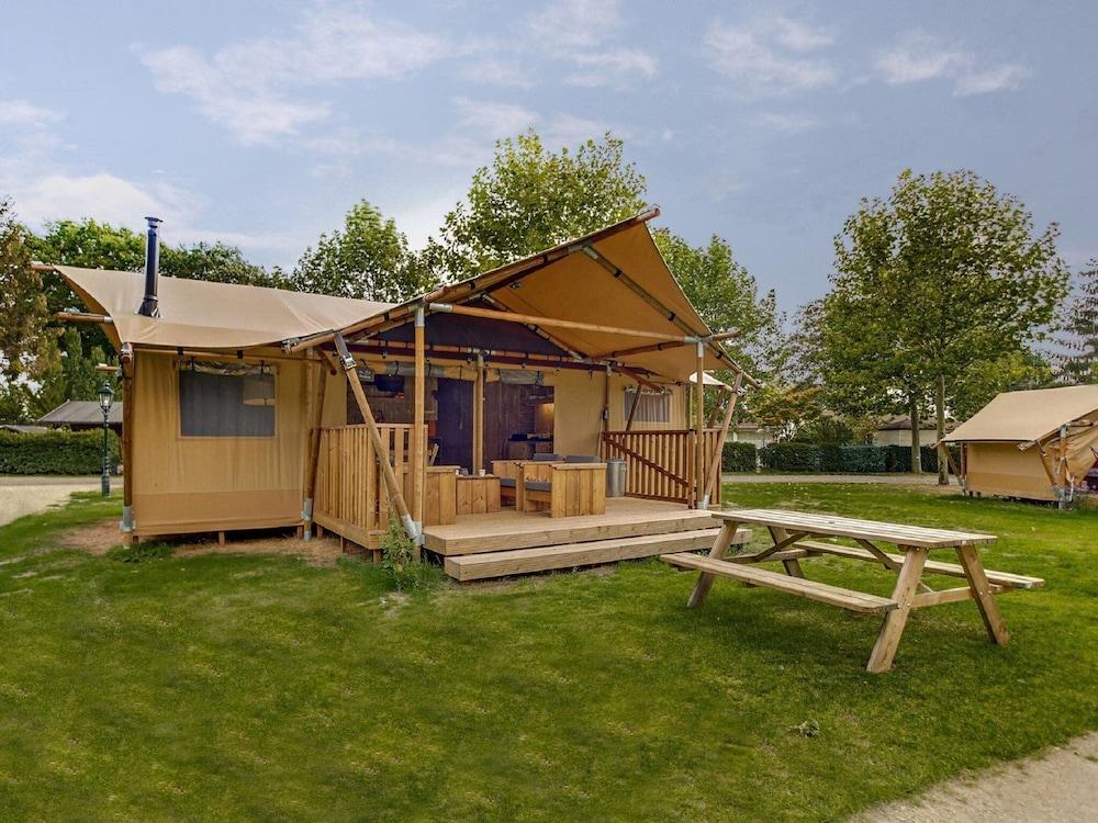 Pet Friendly Tent Lodge with Sanitary Facilities
