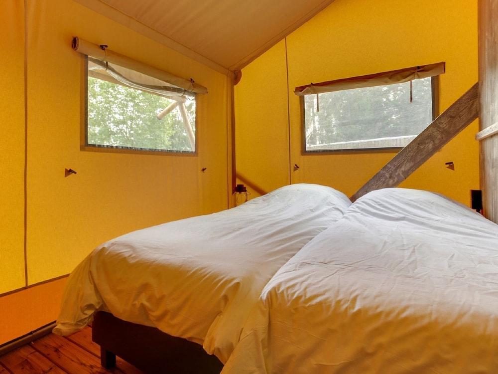 Pet Friendly Tent Lodge with Sanitary Facilities