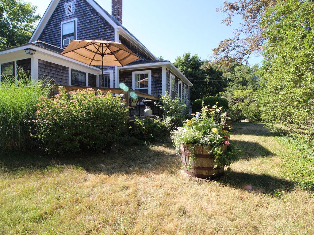 4BR House Near Vineyard Haven Pet Policy