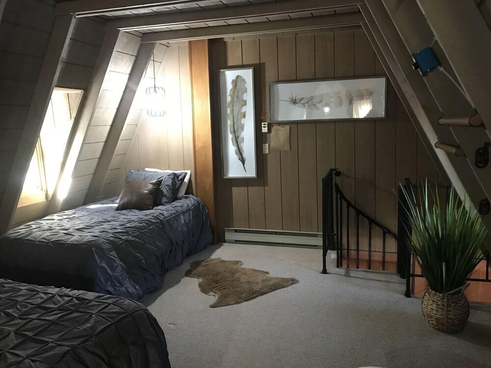 Bailey's Harbor Cabin Pet Policy