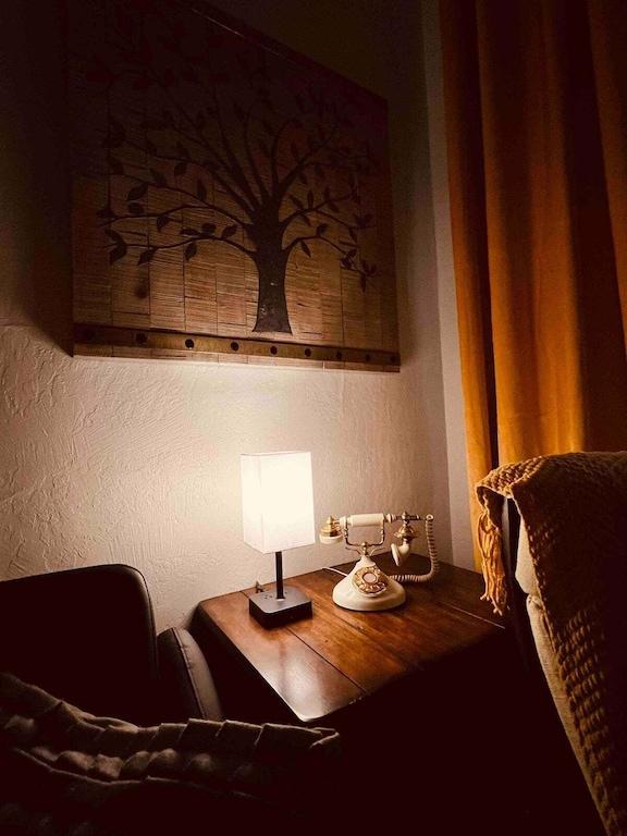 Cozy Vintage Historic Midtown Sacramento Bungalow Pet Policy