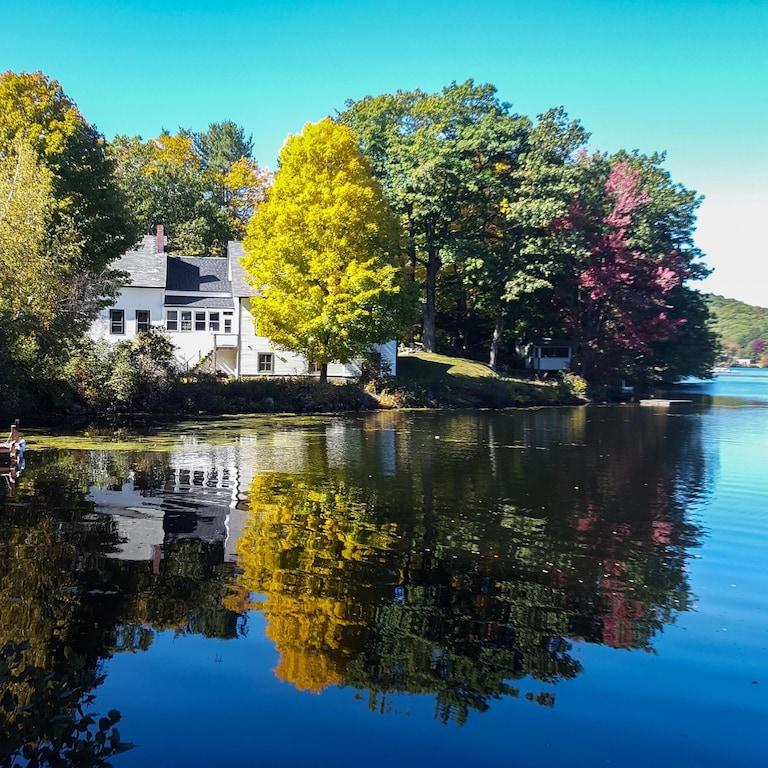 Pet Friendly Inviting Lakeside Comfort in Historic Harrisville