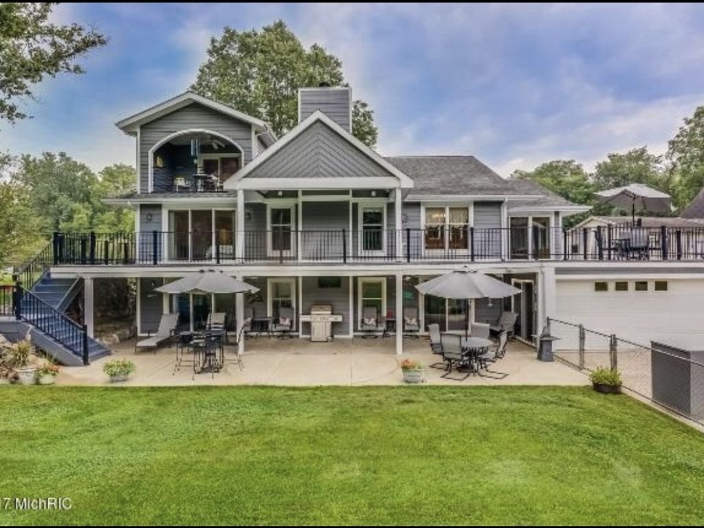 Photo of a dog friendly vacation rental in Kalamazoo.