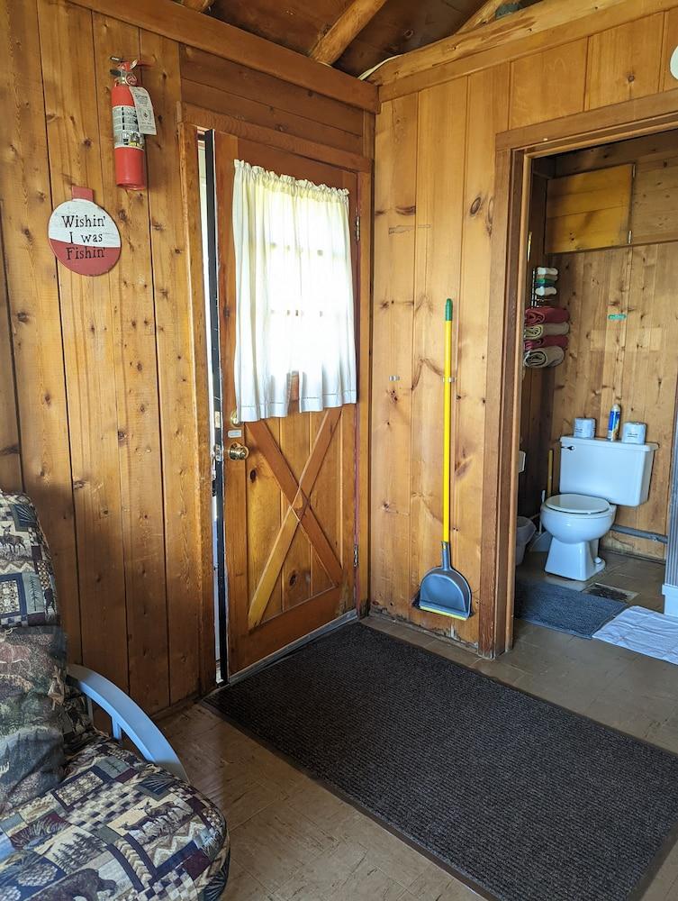 Trout Lake Resort Cabin 2 Pet Policy