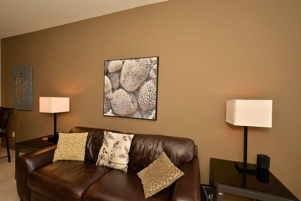 Pet Friendly Beautifully Furnished 2BR Suite