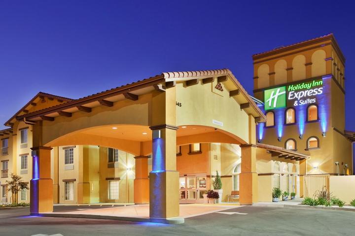 Pet Friendly Holiday Inn Express & Suites Willows an IHG Hotel