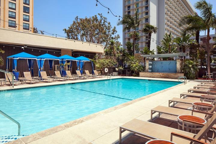 Pet Friendly Four Points by Sheraton Los Angeles International Airport