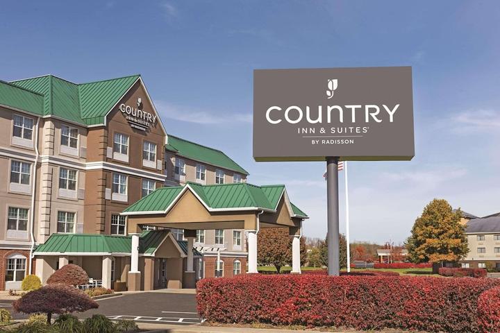 Pet Friendly Country Inn & Suites by Radisson Georgetown KY