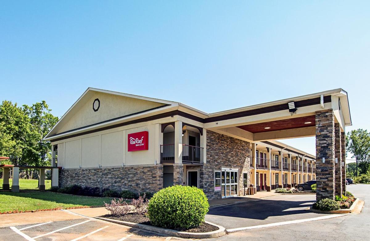 Red Roof Inn and Suites Greenwood Pet Policy