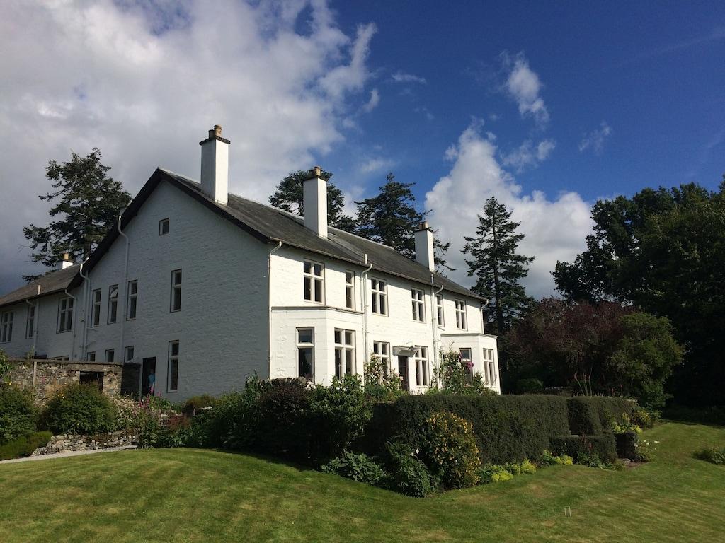 Pet Friendly Large Country House Located in Idyllic Estate