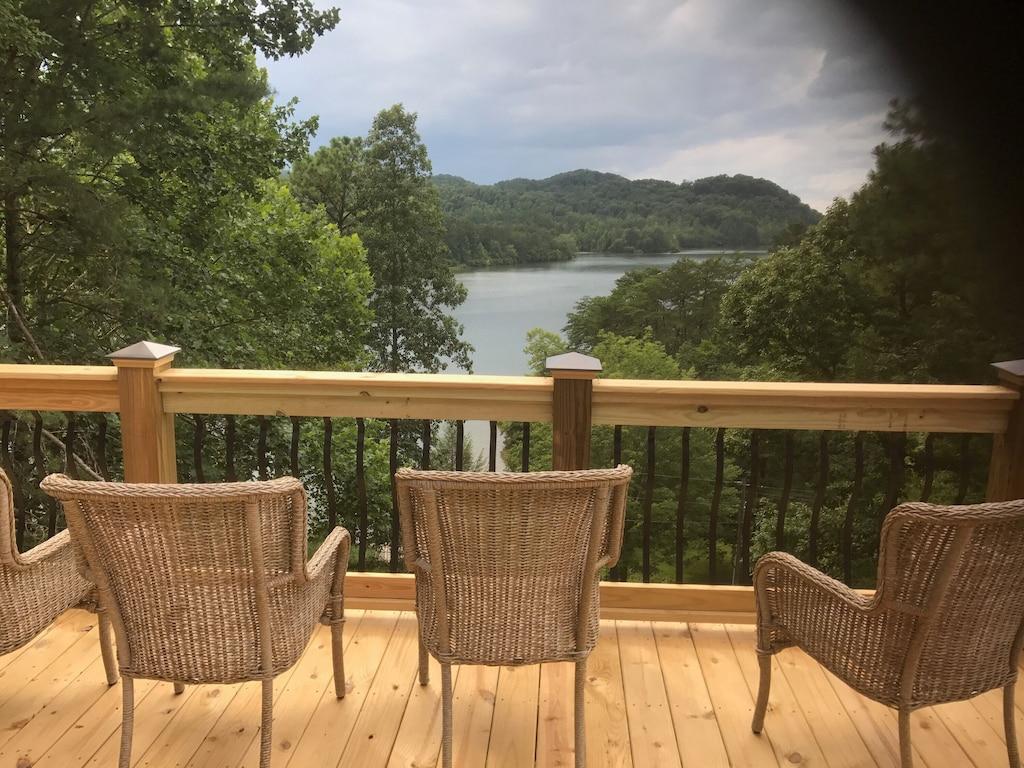 Pet Friendly Lakefront Lodge with Beautiful Lake Views