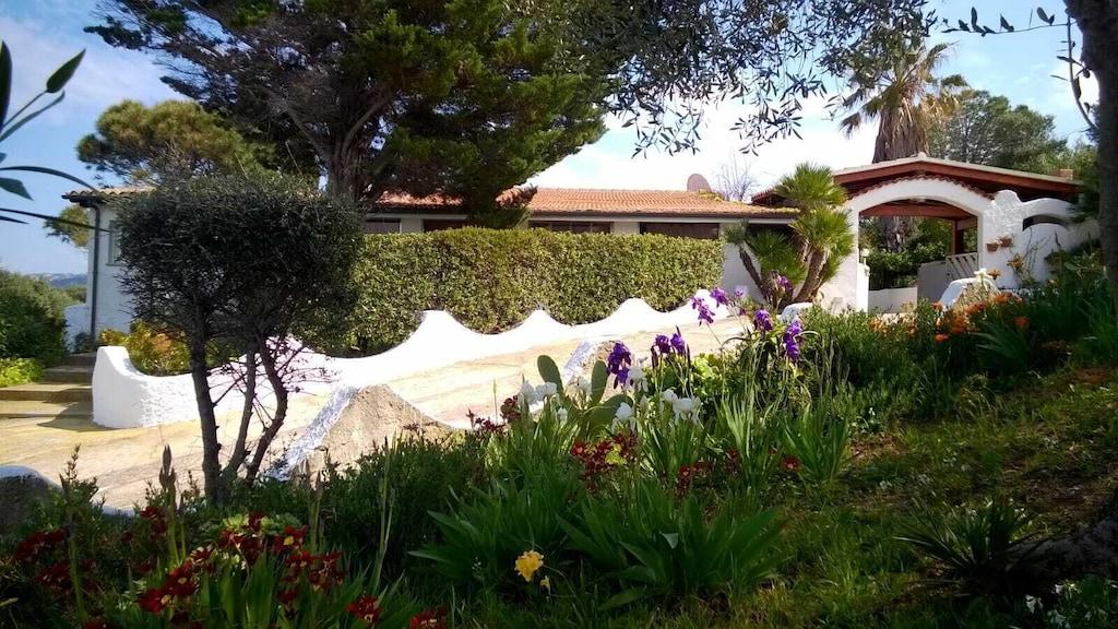 Pet Friendly Panoramic Villa with Garden in Isola Rossa