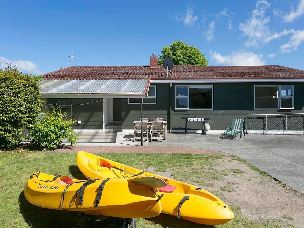 Pet Friendly This Bach Has It All - Rainbow Point Holiday Home