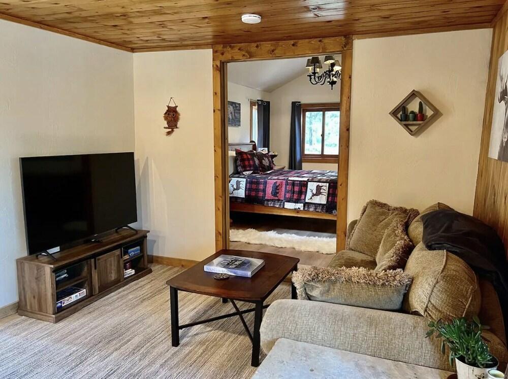 Pet Friendly Charming Cabin on Dream Property
